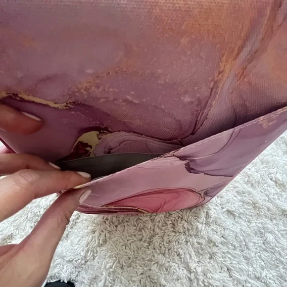 ⭐️Practically New iPad Case⭐️ - Picture 2 of 6